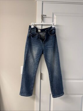 Women's Straight Leg Jeans in Medium Blue Wash